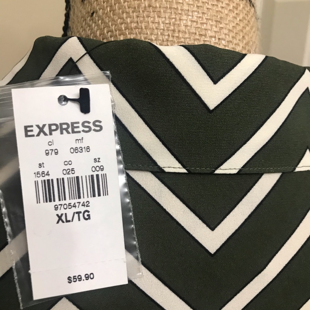 Express Green Button up